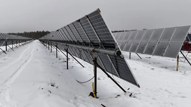 Schraubpfahlgr&uuml;ndung im Solarpark