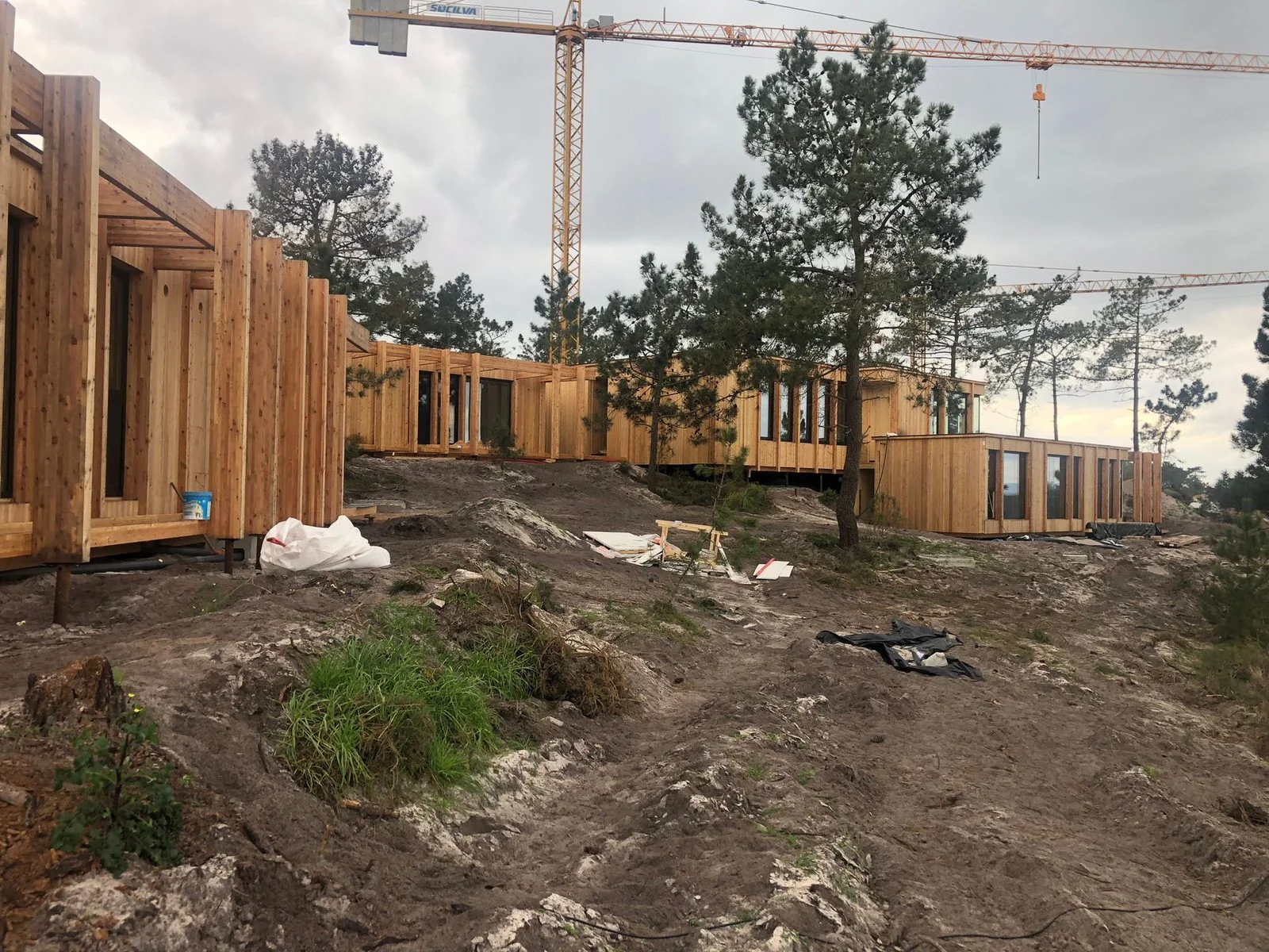 CLT-Villa-Komplex auf Schraubpfahl-Fundamenten